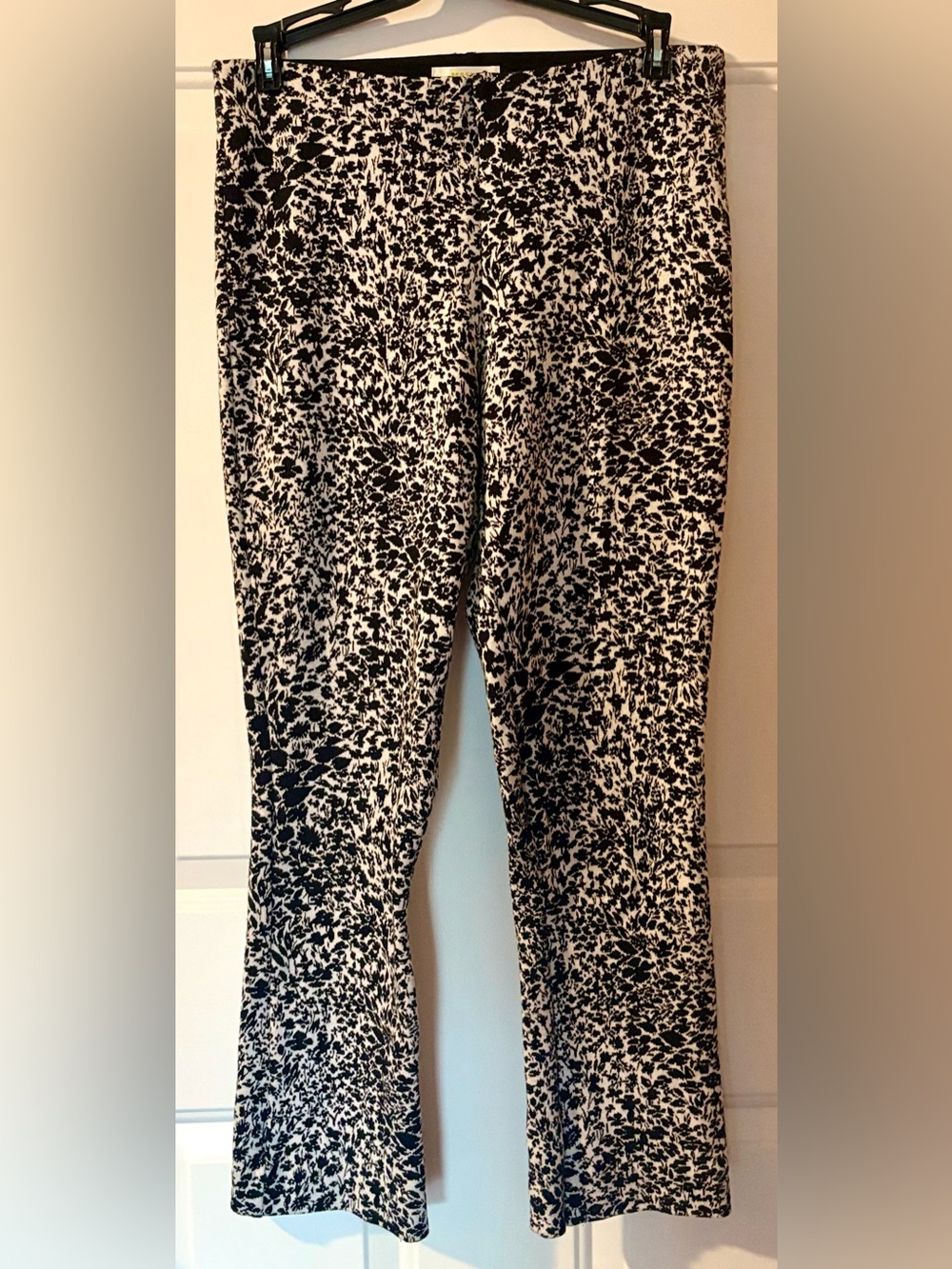 Maeve by Anthropologie The Margot Kick Flare Cropped Pants floral black size XS